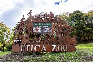 Utica Zoo sign (New York).jpg
