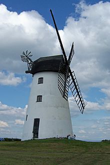 Windmill, Little Marton, Blackpool - 1 - geograph.org.uk - 1848495.jpg