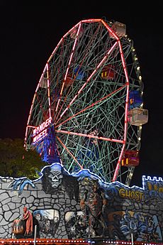 Wonder Wheel, Coney Island at night (June 2016) 2
