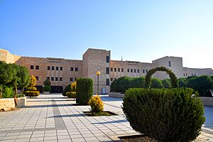 الجامعة الهاشمية 2-5