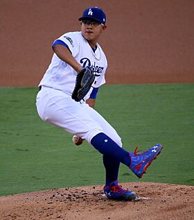 2016-10-19 Julio Urías Game 4 of NLCS 2 (cropped)