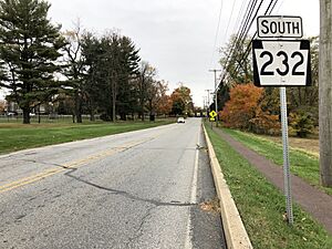 2022-10-31 15 13 09 View south along Pennsylvania State Route 232 (Huntingdon Pike) just south of Alnwick Road and Tomlinson Road in Bryn Athyn, Montgomery County, Pennsylvania