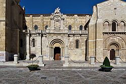Basílica de San Isidoro de León. Fachada principal.jpg