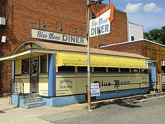 Blue Moon Diner (Miss Toy Town Diner) - Gardner, MA - DSC00907.JPG