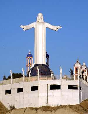 Cristo Iglesia San Martin Porres - panoramio (cropped1)