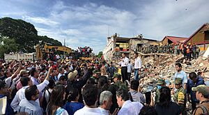Enrique Peña Nieto y Alejandro Murat Hinojosa visitan una zona afectada por el sismo del 7 de septiembre2