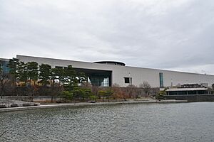 National Museum of Korea, Seoul (2) (40236586235).jpg