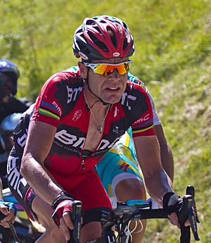 Tour de France 2012, cadel in moeilijkheden op de peyresourde (14683265138)