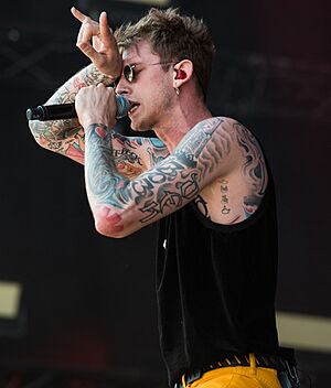 2017 RiP - Machine Gun Kelly - by 2eight - 8SC7889 (cropped)