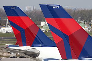 2 x Delta A330 tail (4535564116)