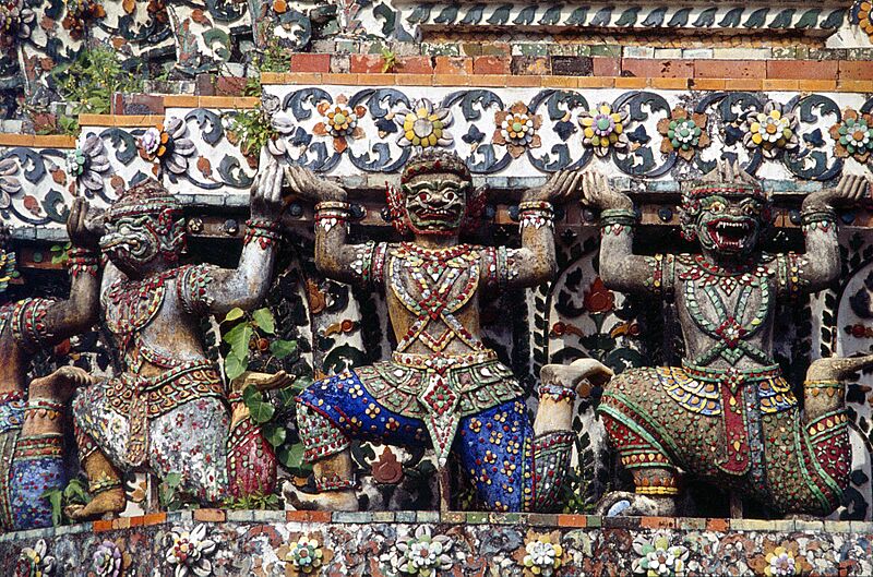 Bangkok-Wat Arun 1976-07-Daemonen-gje