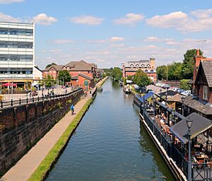 Bridgewater Canal, Sale - geograph.org.uk - 5111861