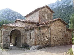 Iglesia de Santa María de Lebeña.jpg