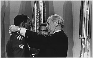 Lyndon Johnson decorates Dwight Johnson with MOH 29-2621M