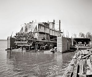 Mississippi River floating dry dock - Vicksburg