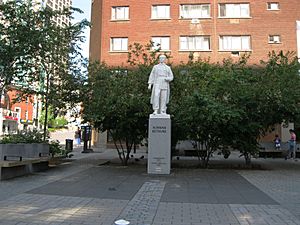 Place Norman Bethune Montreal 01.JPG