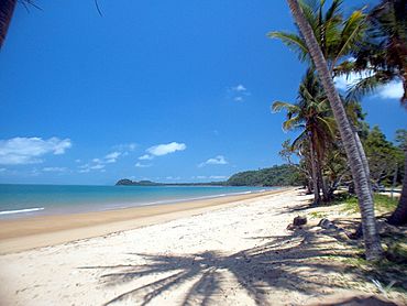 South Mission Beach looking south towards Lugger Bay - panoramio.jpg