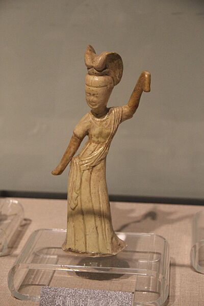 Sui Pottery Dancer (9924054284)