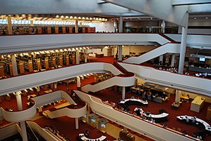 Toronto Reference Library - 2018 (40568505420)