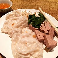 Typical serving of Bánh ướt
