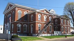 Union County Courthouse in Morganfield, western side and front