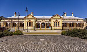 Wagga Wagga Railway Station viewed from Station Place (1)
