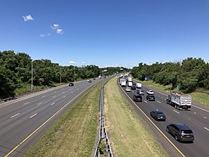 2021-06-23 11 13 48 View north along Interstate 287 from the overpass for Davidson Avenue in Franklin Township, Somerset County, New Jersey