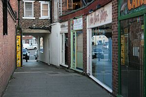 Alleyway to North Street - geograph.org.uk - 438356