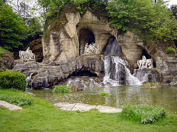 Bosquet des bains d appolon du chateau de versailles