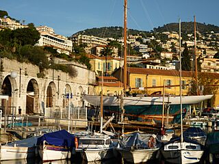 Darse de Villefranche . Pointus, voutes, corderie