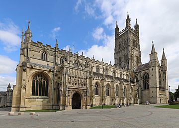 Gloucester Cathedral exterior 2019.JPG