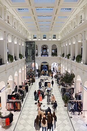 H&M store in General Post Office Melbourne 201708