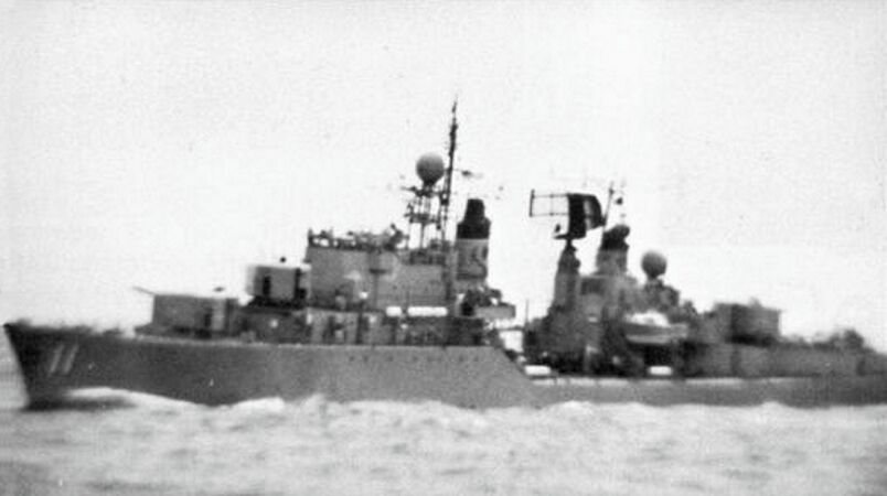 HMAS Vampire (D11) underway in the Red Sea, circa in 1975