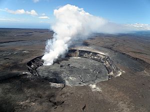 Halemaʻumaʻu crater2
