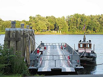 IMG 4136 Rocky Hill - Glastonbury Ferry.jpg