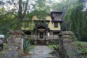 Indian Steps Cabin, Front with walkway