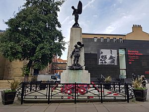 Leeds War Memorial 20171025 145926 (49308887577).jpg