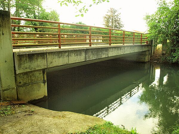 Malay-le-Petit-FR-89-pont sur la Vanne-1