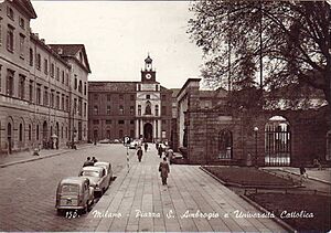 Milano, piazza Sant'Ambrogio e Cattolica 01