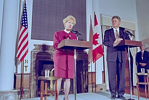President Bill Clinton News Conference With Prime Minister Kim Campbell of Canada (42-WHPO-P05407-03-1)