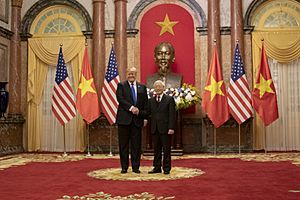 Secretary Pompeo Joins President Trump in Meetings with Vietnamese President Nguyễn Phú Trọng (32283463547)