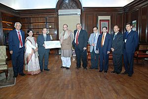 The Chairman, Life Insurance Corporation (LIC) of India, Shri S.K. Roy presenting the dividend cheque of Rs.1634, 89, 57, 602.00 to the Union Minister for Finance, Corporate Affairs and Information & Broadcasting