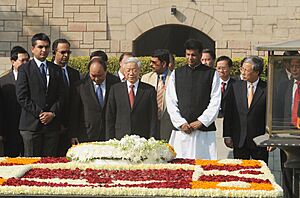 The General Secretary of the Communist Party of the Socialist Republic of Vietnam, Mr. Nguyen Phu Trong laid wreath at the Samadhi of Mahatma Gandhi, at Rajghat, in Delhi on November 20, 2013