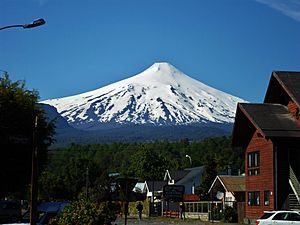 Volcan villarica desde la ciudad de pucon
