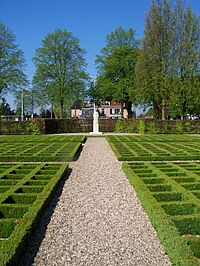 Vrouwtje van Putten Herdenkingshof Dorpsstraat OudeRijksweg Putten2