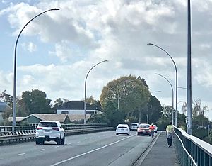 Whitiora Bridge - 2 traffic lanes, cycle tracks and a footpath were converted to 3 traffic lanes and a footpath in 2006