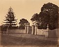 (Entrance gates to the Botanic Gardens, Domain, Sydney) (13708773333)