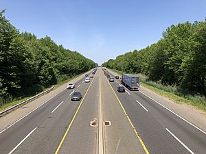 2021-05-21 14 18 25 View north along New Jersey State Route 700 (New Jersey Turnpike) from the overpass for Gloucester County Route 534 (Cooper Street) in Deptford Township, Gloucester County, New Jersey
