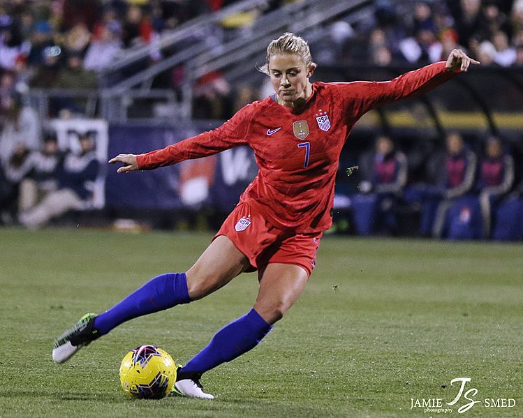 Abby Dahlkemper (49092430868)
