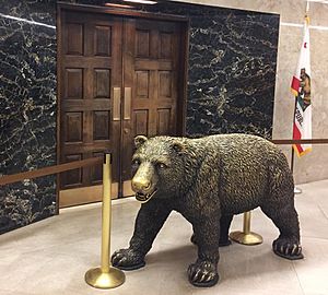 California Grizzly Bear Statue Capitol Museum (cropped)